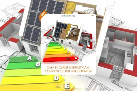 Modello di casa con pannelli solari e scala di classe energetica. La casa in classe energetica G è un punto di partenza per miglioramenti.