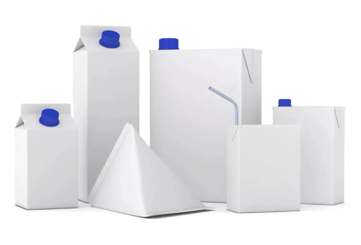 Gruppo di cartoni per bevande, alcuni con tappo blu, uno con cannuccia. Dove si butta il tetrapak? Nella raccolta differenziata.