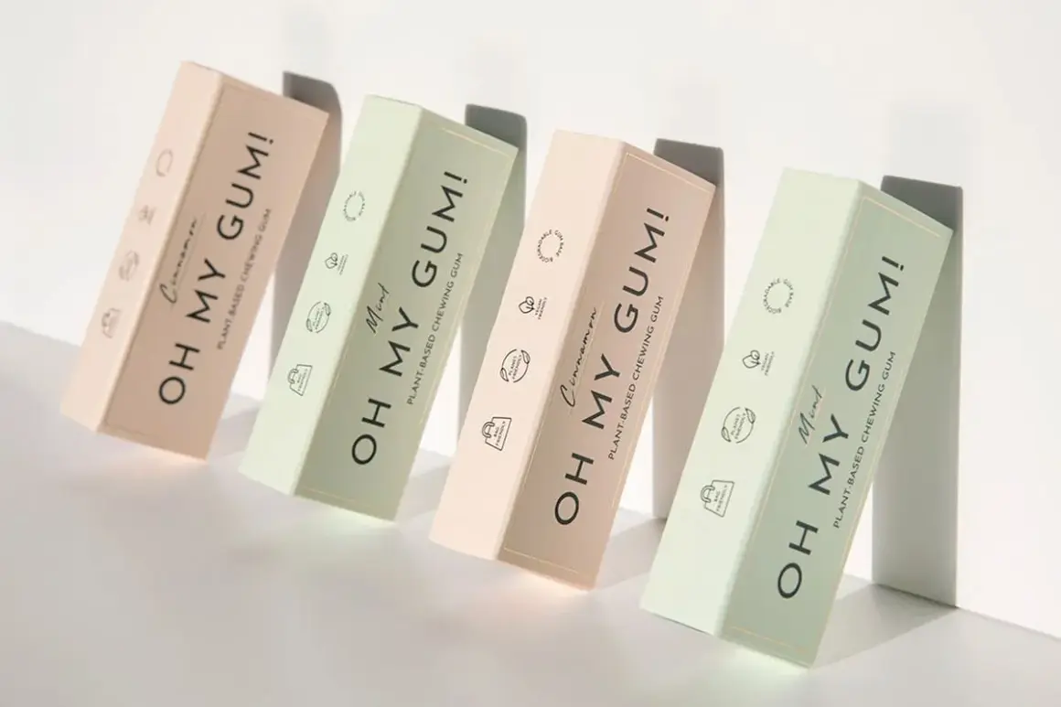 Scatole di gomma da masticare "Oh My Gum!" in tonalità pastello. La gomma da masticare è biodegradabile, un'ottima scelta per l'ambiente.