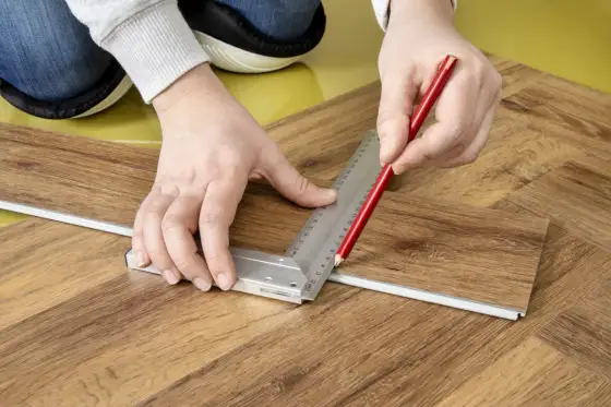 Posa pavimento PVC fai-da-te - Guida completa senza errori
