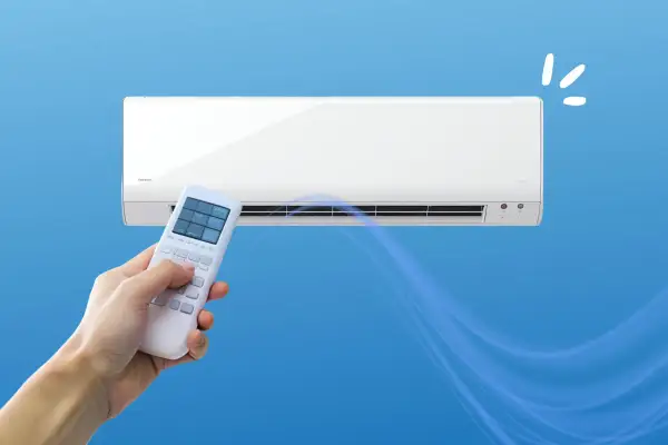 Un telecomando controlla un condizionatore per rinfrescare casa. L'aria fresca si diffonde creando un'atmosfera piacevole.